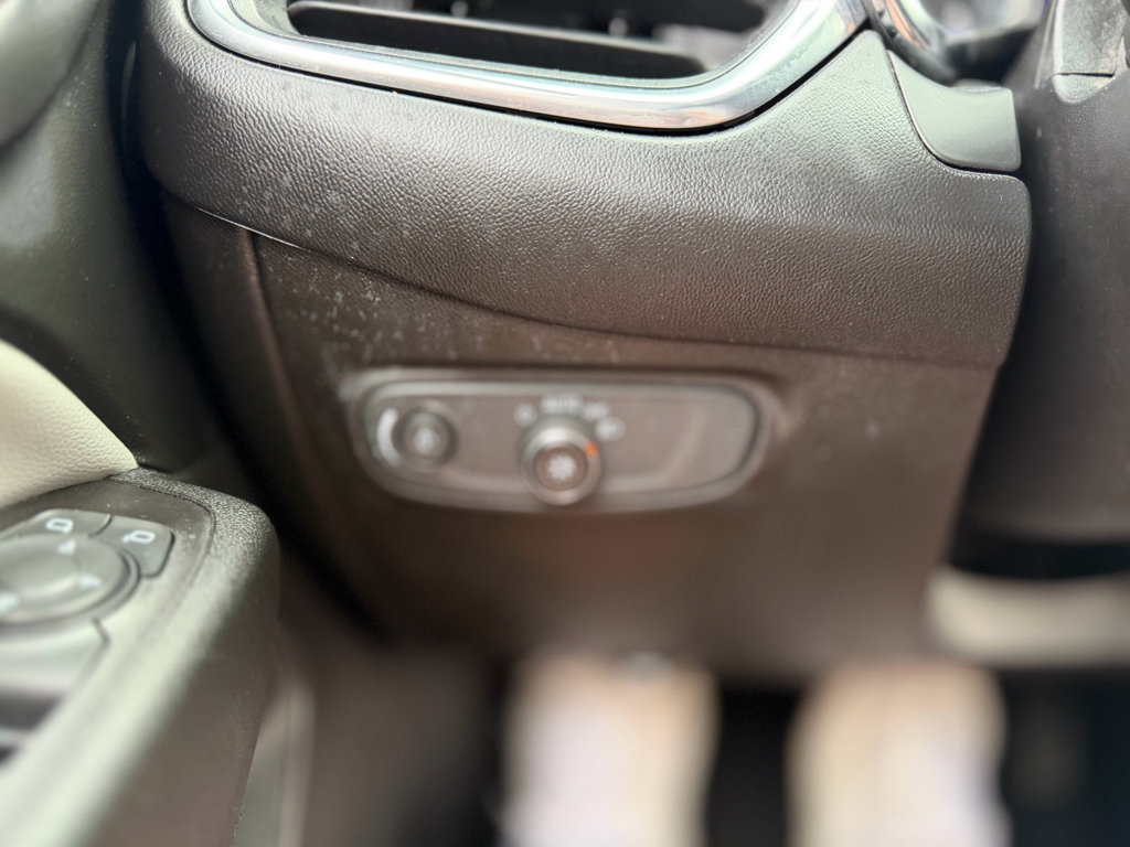 Used 2022 Chevrolet Equinox LT FWD image 36