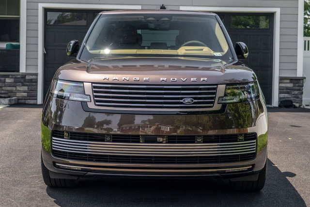 Used 2025 Land Rover Range Rover SV AWD/4WD image 13
