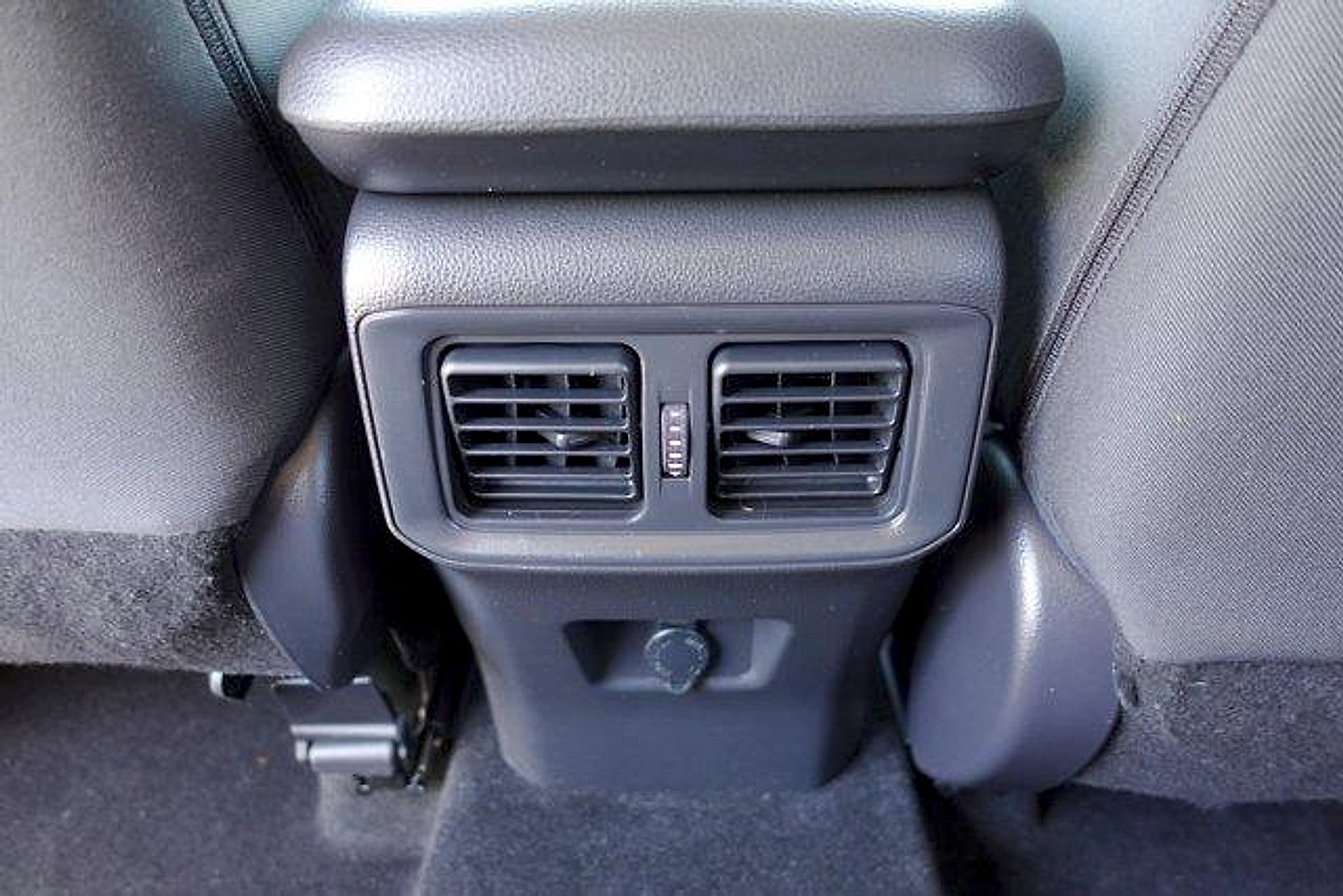 Used 2023 Toyota RAV4 LE AWD/4WD image 27