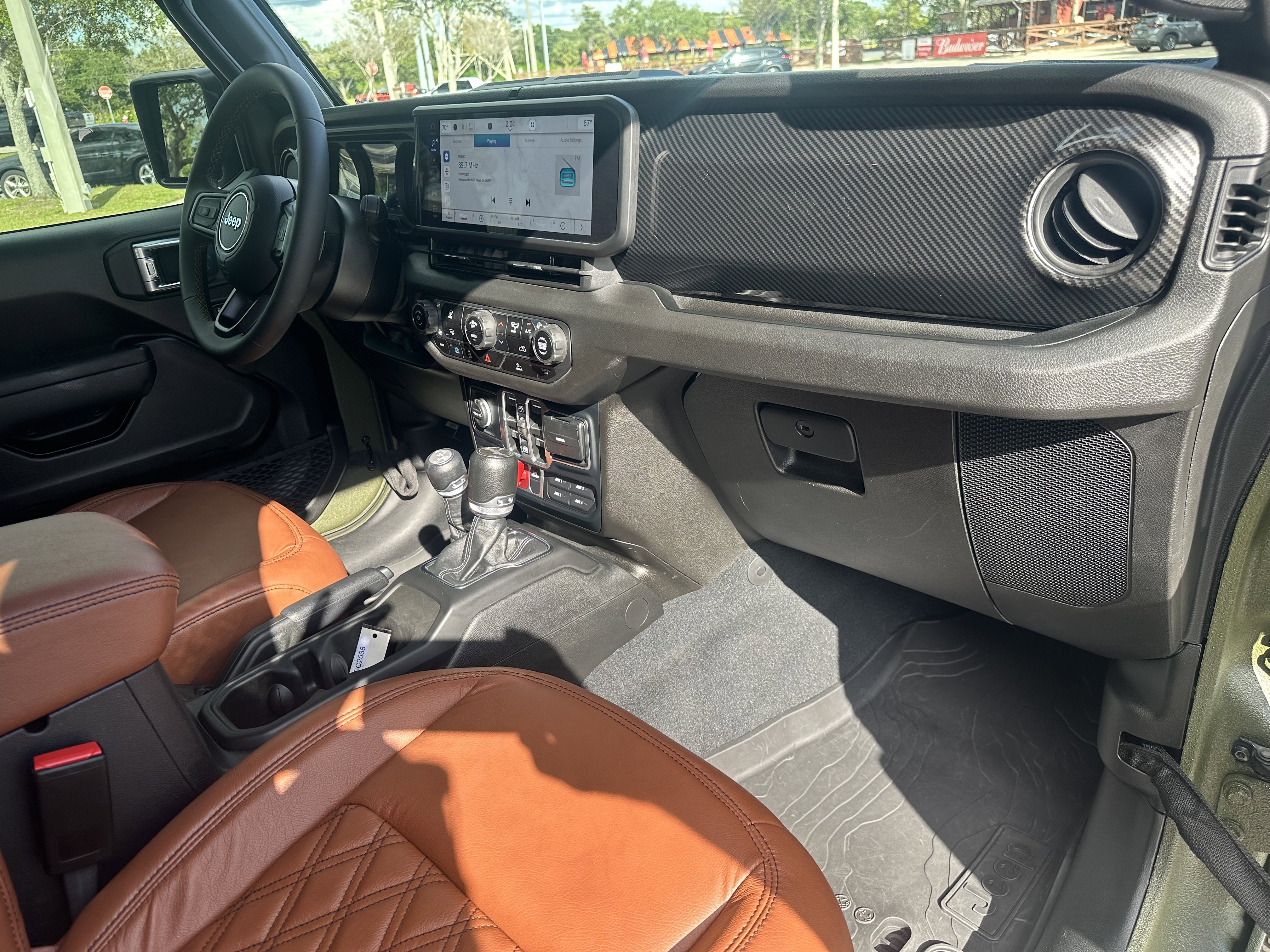 Used 2024 Jeep Wrangler Unlimited image 39