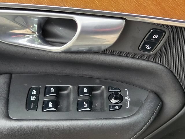 Used 2023 Volvo XC90 B5 Plus AWD/4WD image 27