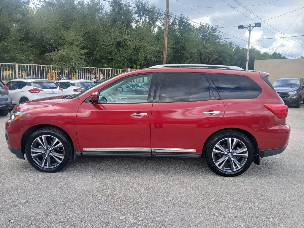 Used 2017 Nissan Pathfinder Platinum w/ Family Entertainment Package FWD image 8