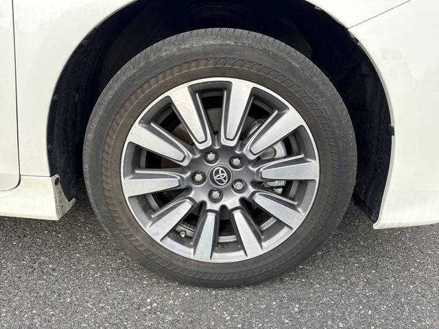 Used 2020 Toyota Sienna XLE w/ XLE Navigation Package image 11