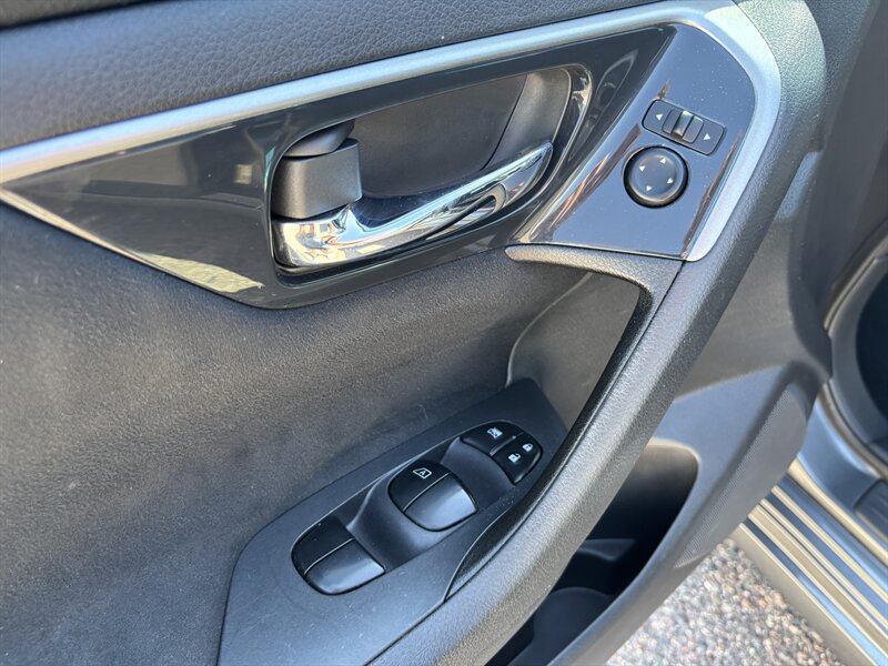 Used 2014 Nissan Altima 2.5 S w/ Display Audio Package FWD image 11