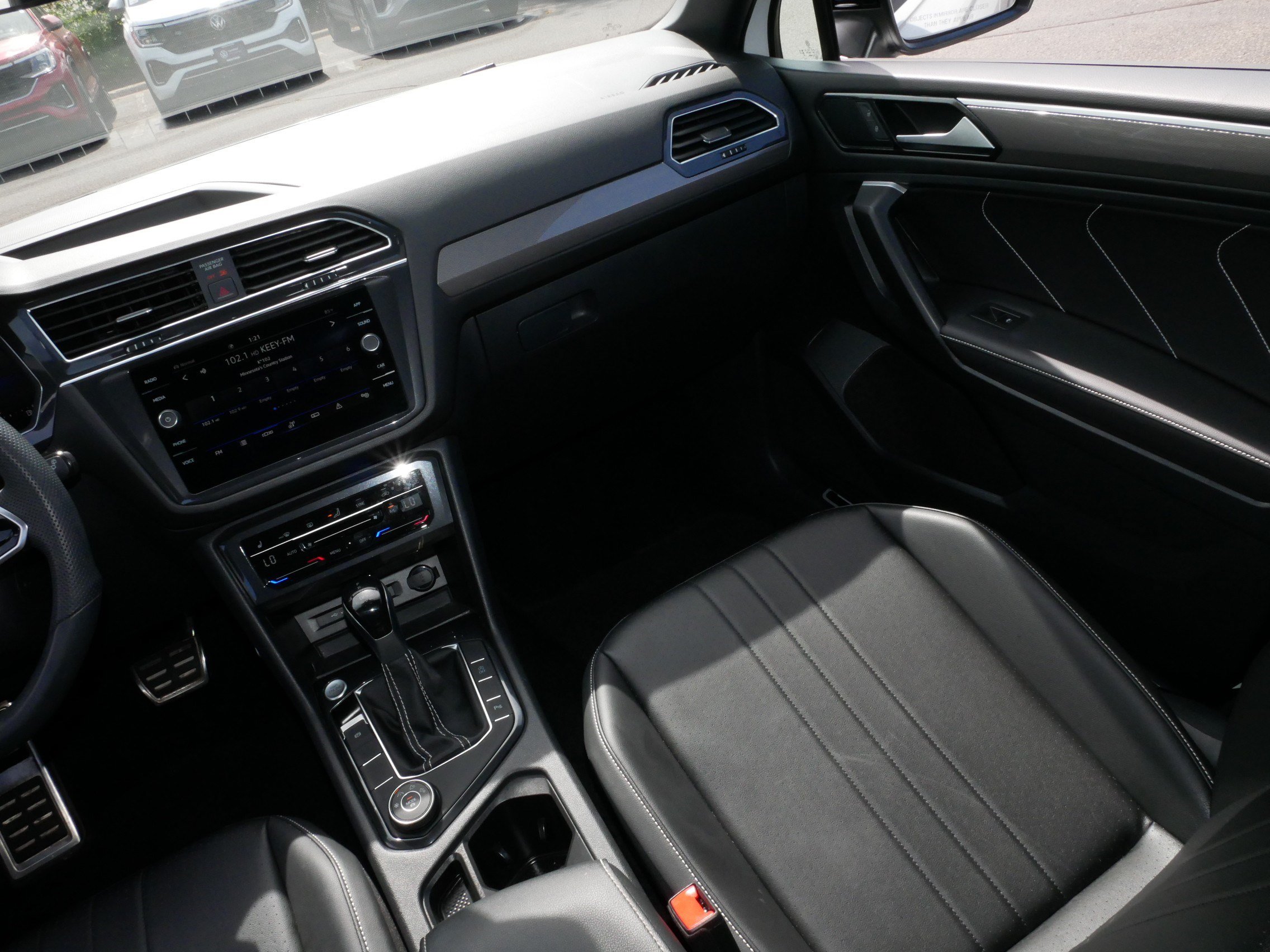 Used 2023 Volkswagen Tiguan SE R-Line AWD/4WD image 11