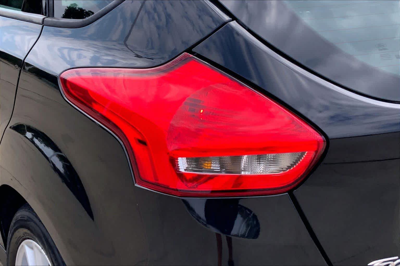 Used 2015 Ford Focus SE FWD image 28