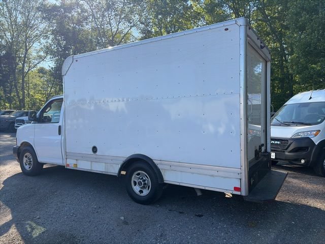 Used 2019 GMC Savana 3500 w/ Driver Convenience Package RWD image 4