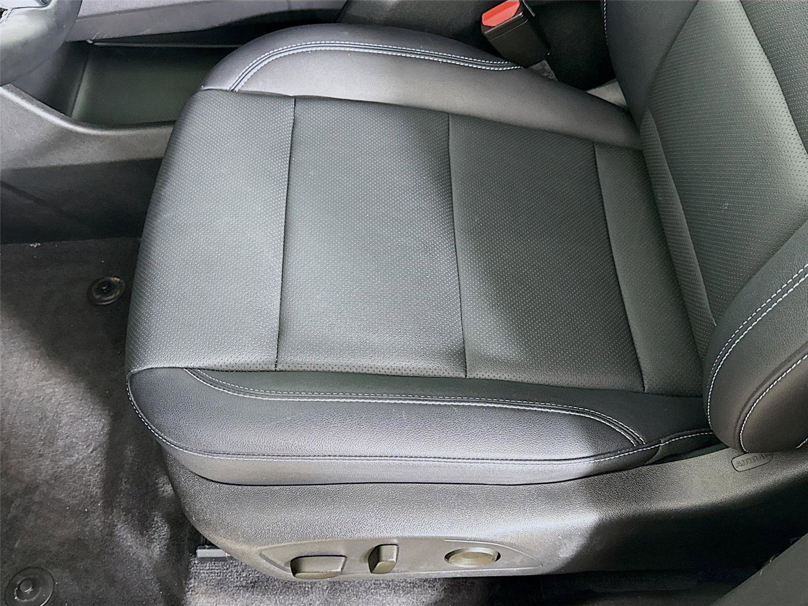 Used 2025 Chevrolet Traverse LT w/ Driver Confidence Package image 20