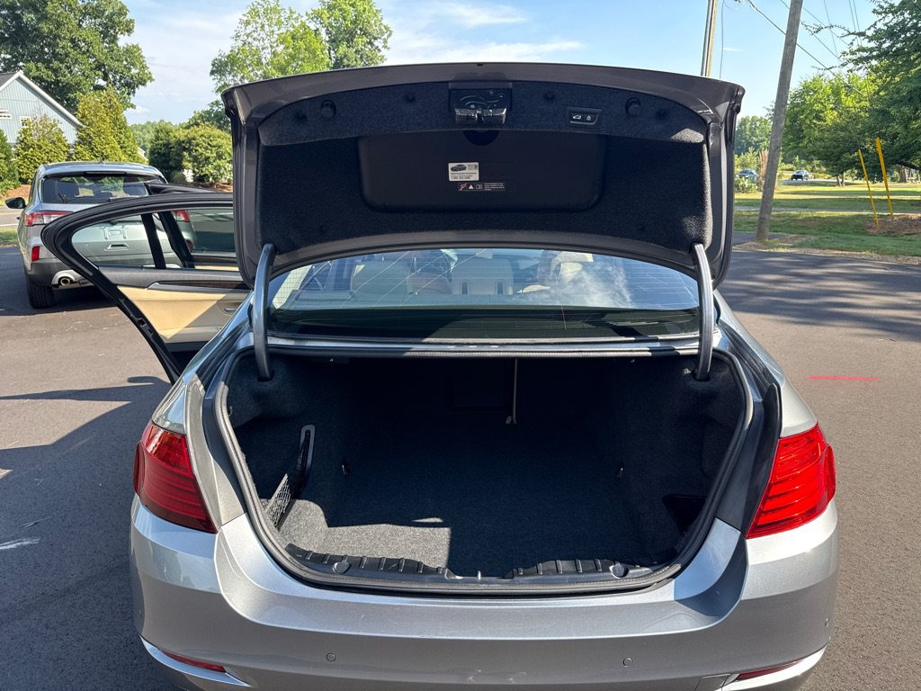 Used 2016 BMW 528i Sedan RWD image 11