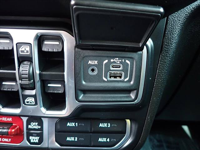 Used 2024 Jeep Gladiator Rubicon w/ Convenience Group AWD/4WD image 19