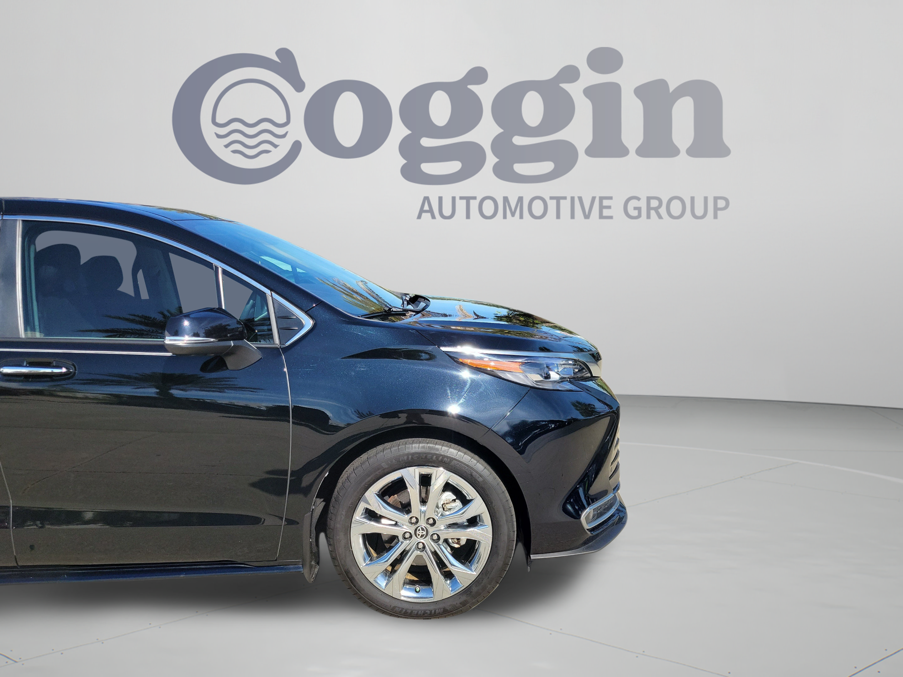 Certified 2024 Toyota Sienna Platinum FWD image 33