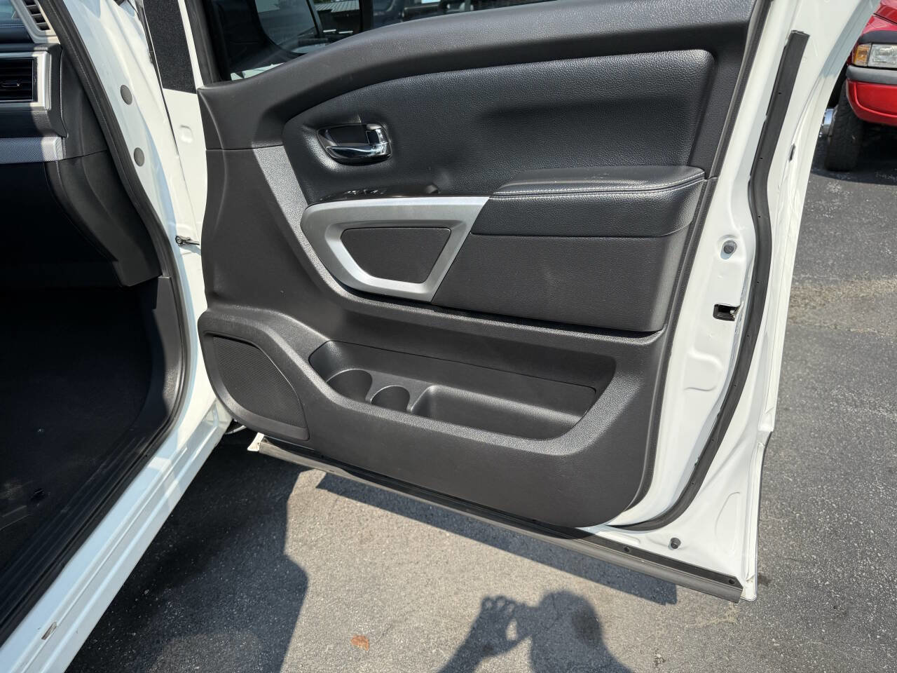 Used 2018 Nissan Titan PRO-4X image 28