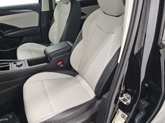 Used 2025 Volkswagen Tiguan SE w/ Panoramic Sunroof Package AWD/4WD image 15