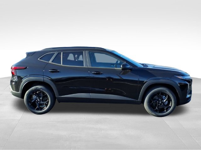 New 2026 Chevrolet Trax LT w/ Sunroof Package FWD image 2