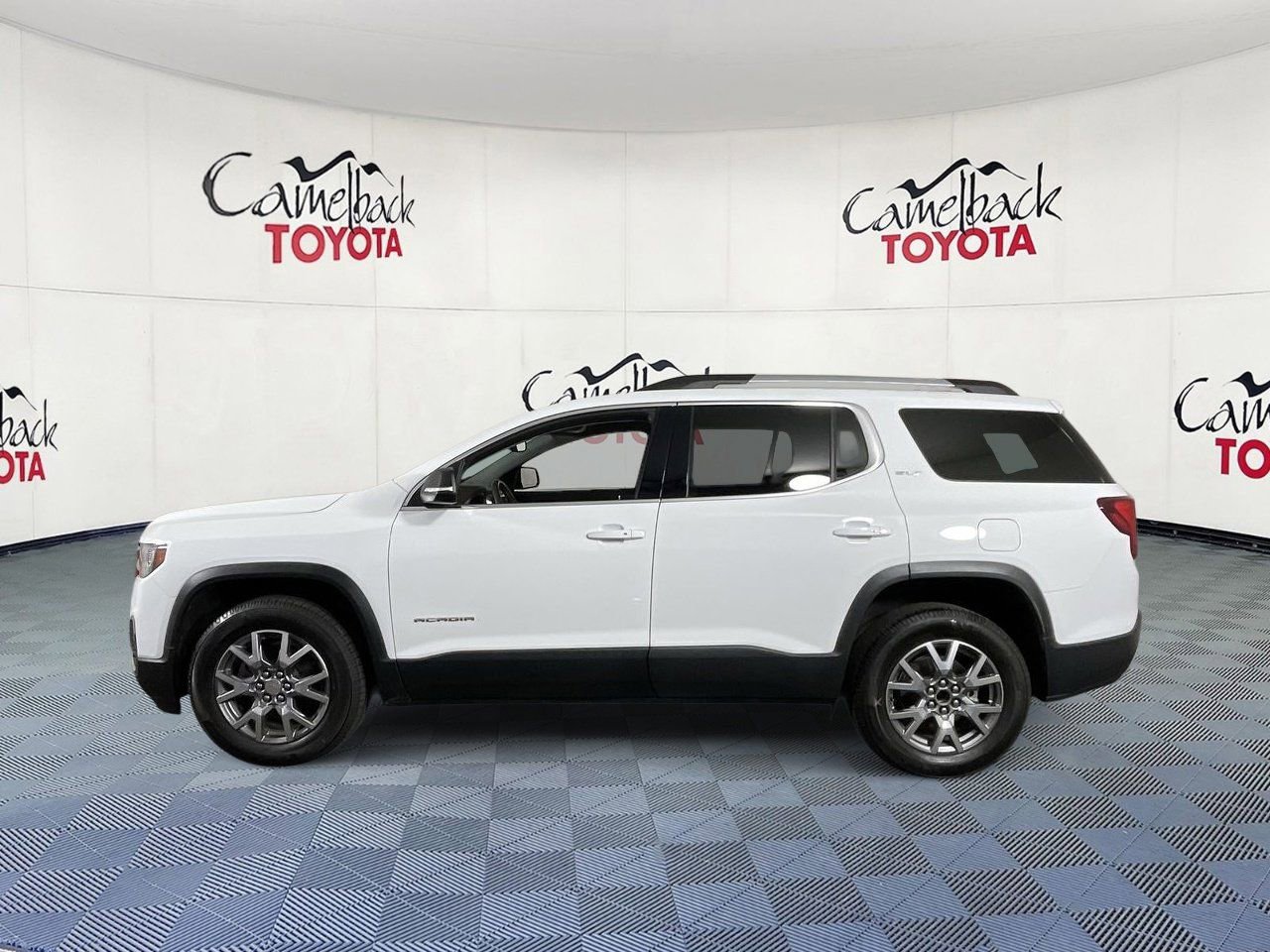 Used 2020 GMC Acadia SLT w/ Driver Alert Package II FWD image 5