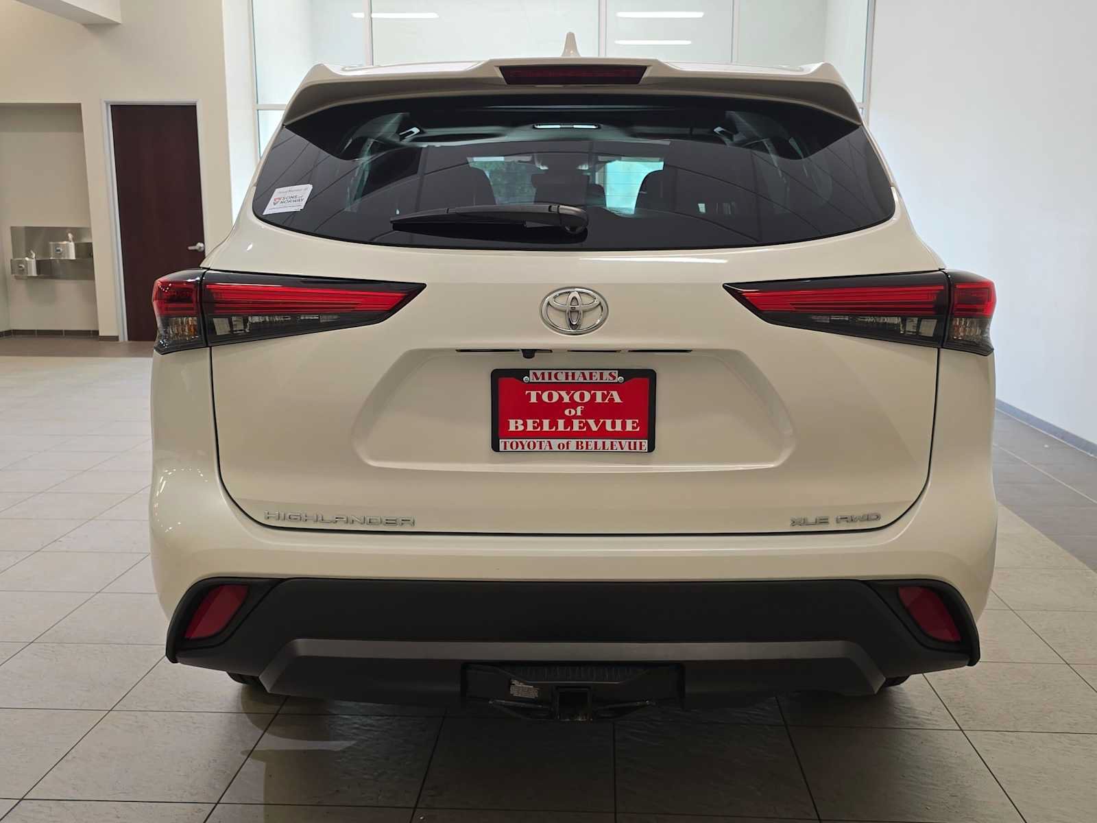 Certified 2020 Toyota Highlander XLE AWD/4WD image 5