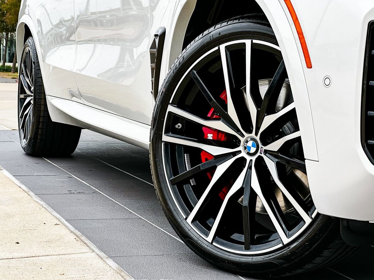 New 2026 BMW X5 M60i image 2