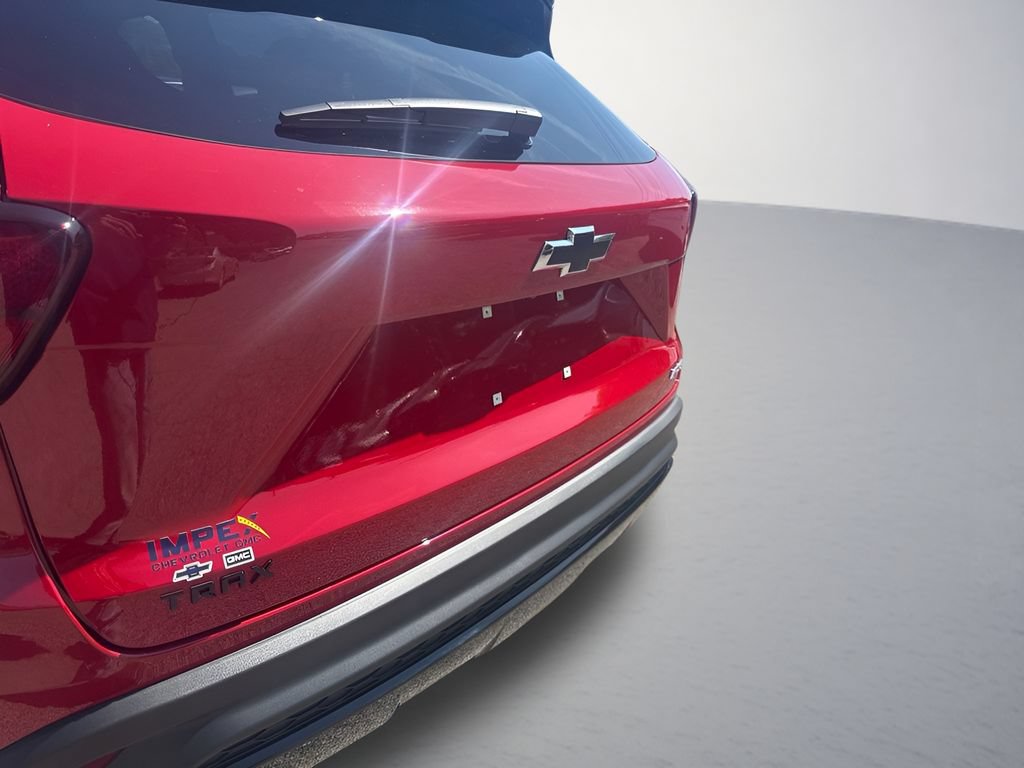 New 2026 Chevrolet Trax RS w/ Sunroof Package FWD image 31