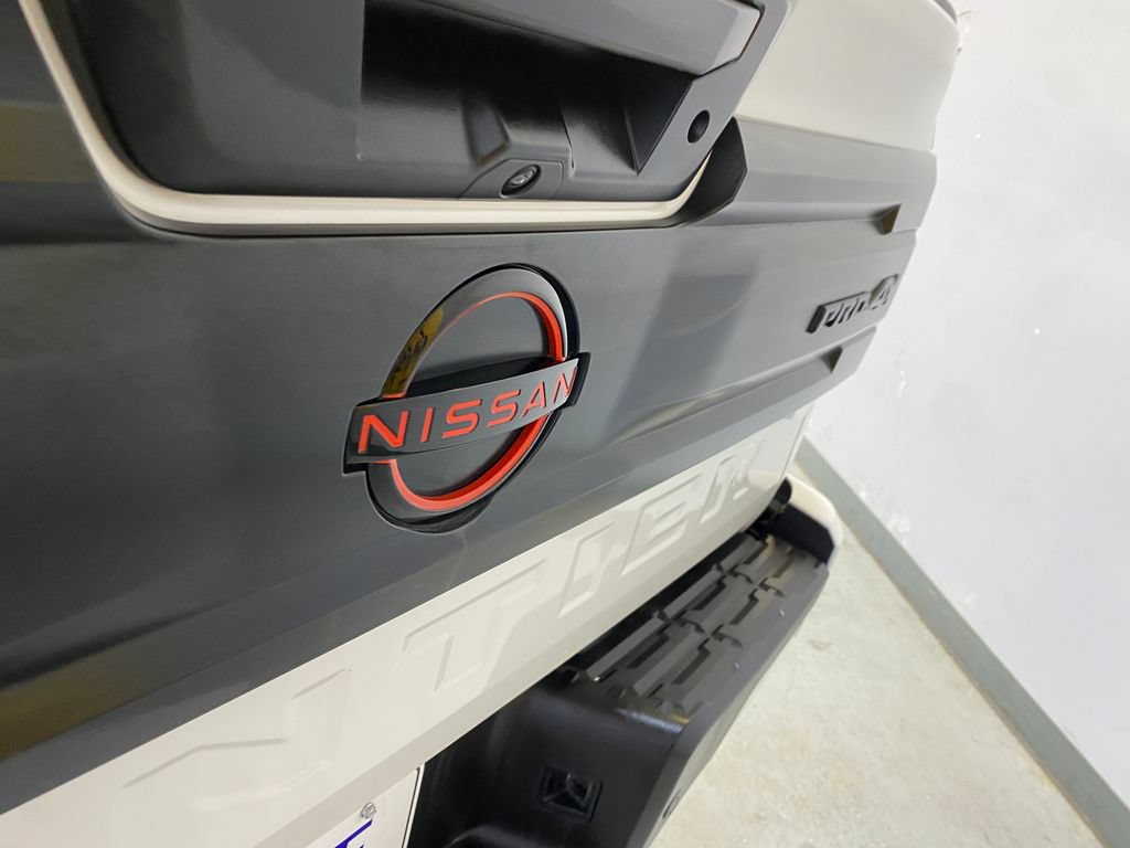 Used 2025 Nissan Frontier PRO-4X AWD/4WD image 17