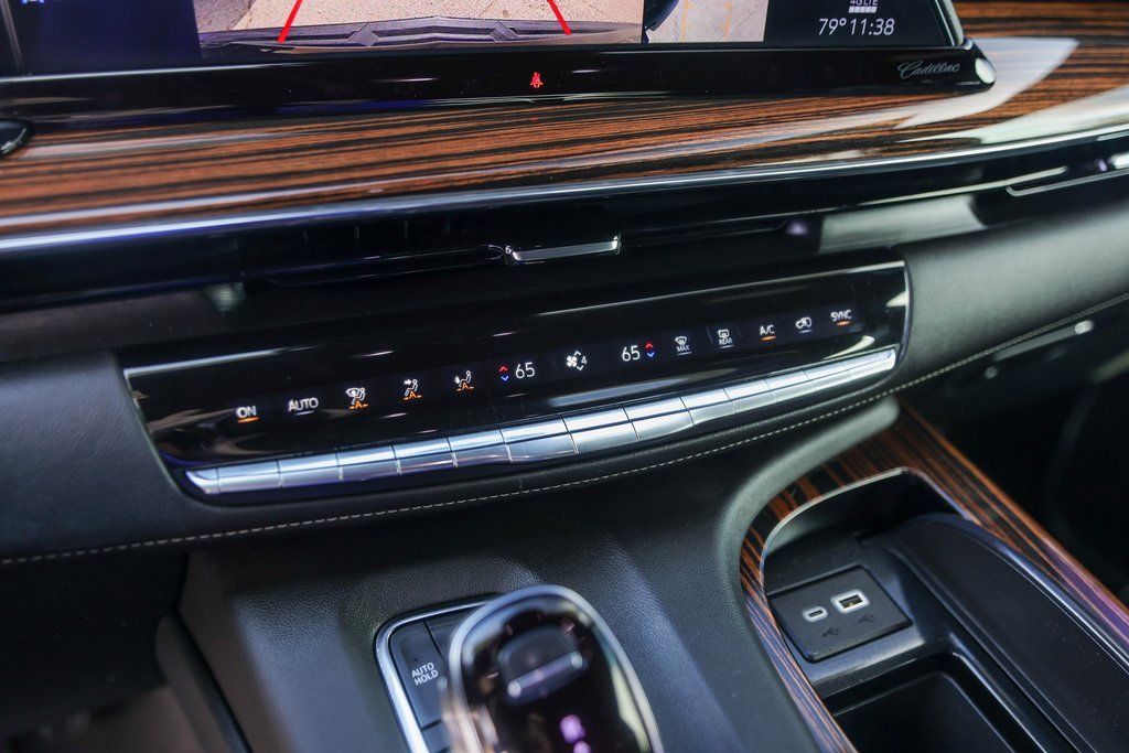 Used 2024 Cadillac Escalade Premium Luxury image 18