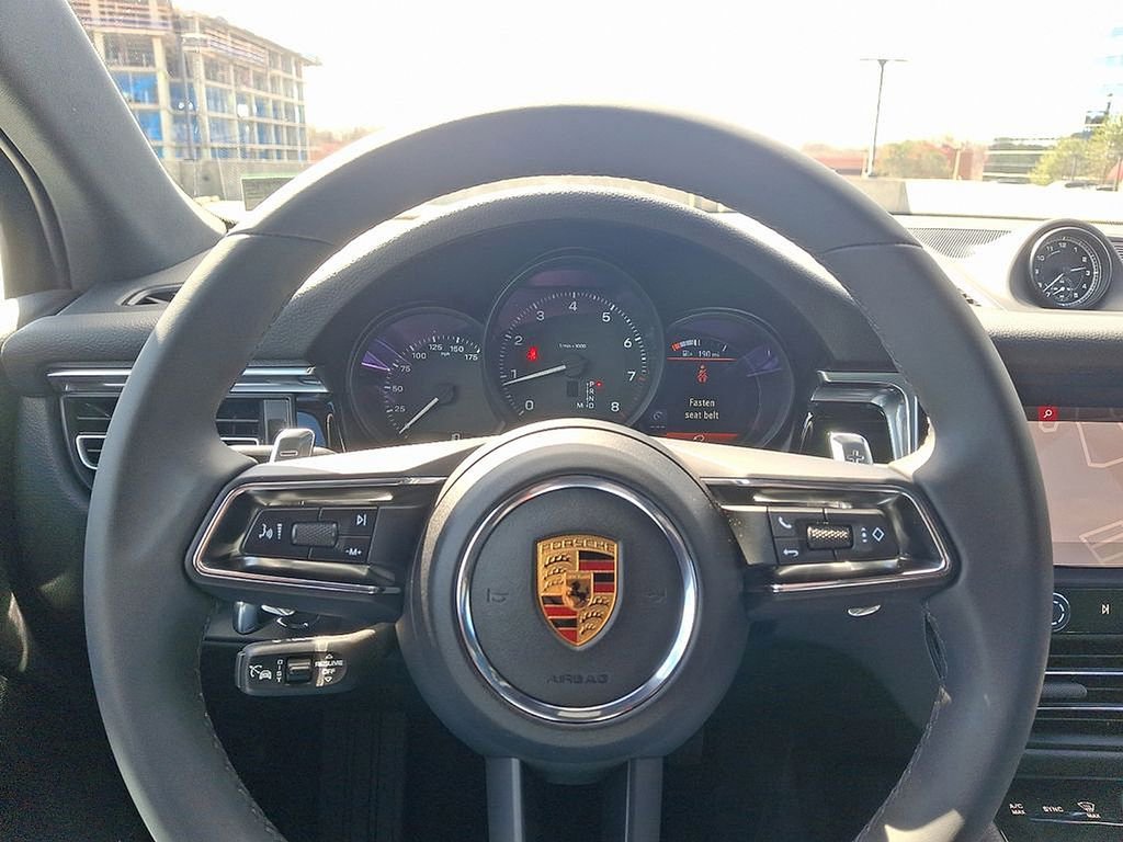 Used 2025 Porsche Macan image 23
