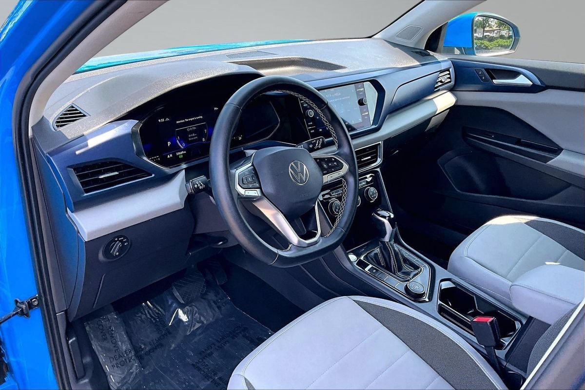 Used 2023 Volkswagen Taos SE w/ Panoramic Sunroof Package AWD/4WD image 11