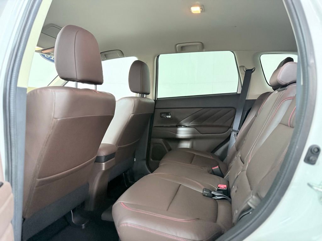 Used 2018 Mitsubishi Outlander SEL image 26