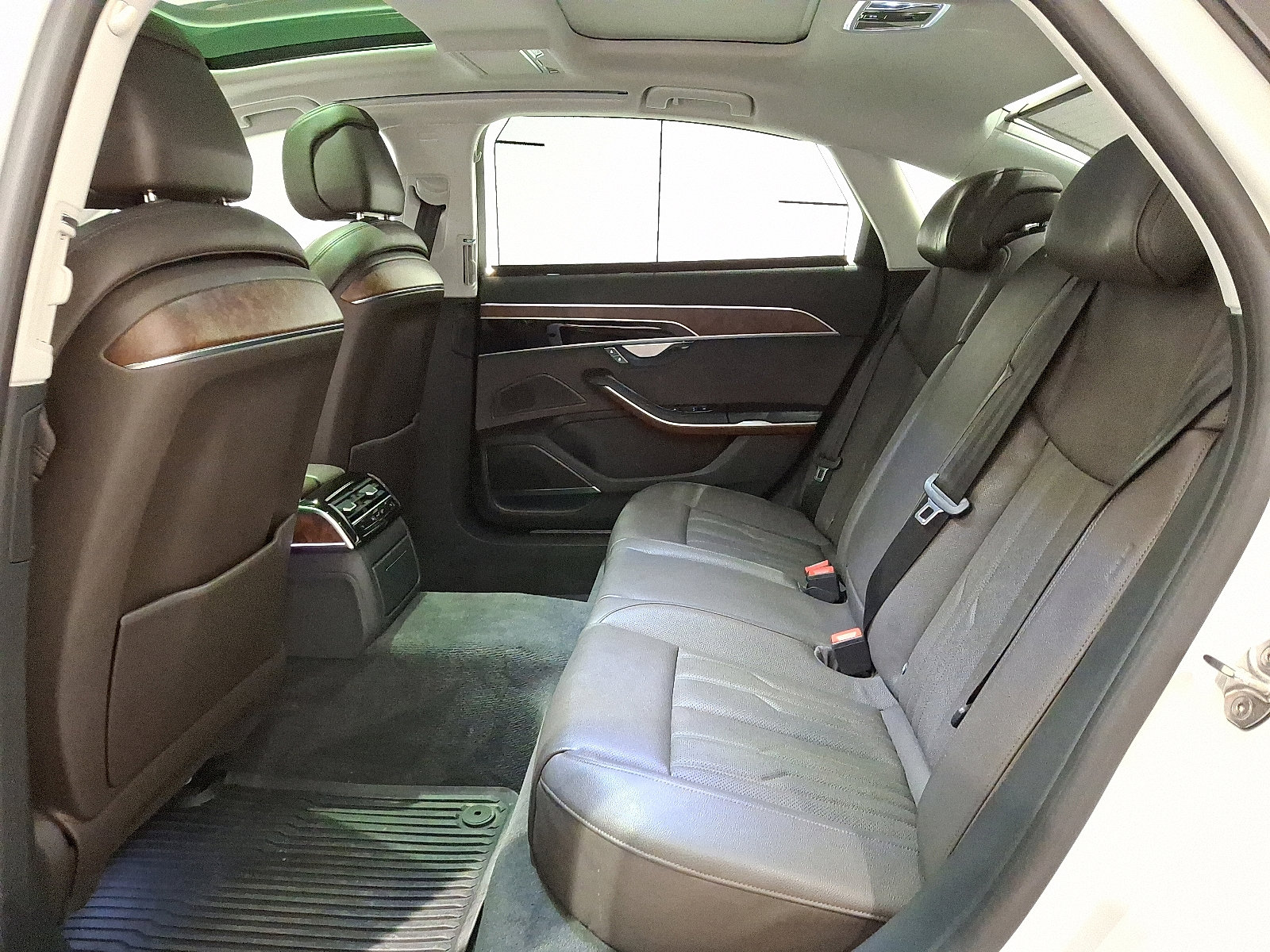 Used 2022 Audi A8 L 3.0T w/ Executive Package image 10