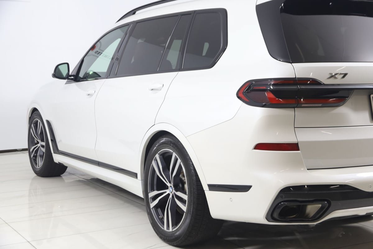 Used 2024 BMW X7 xDrive40i w/ M Sport Package AWD/4WD image 28