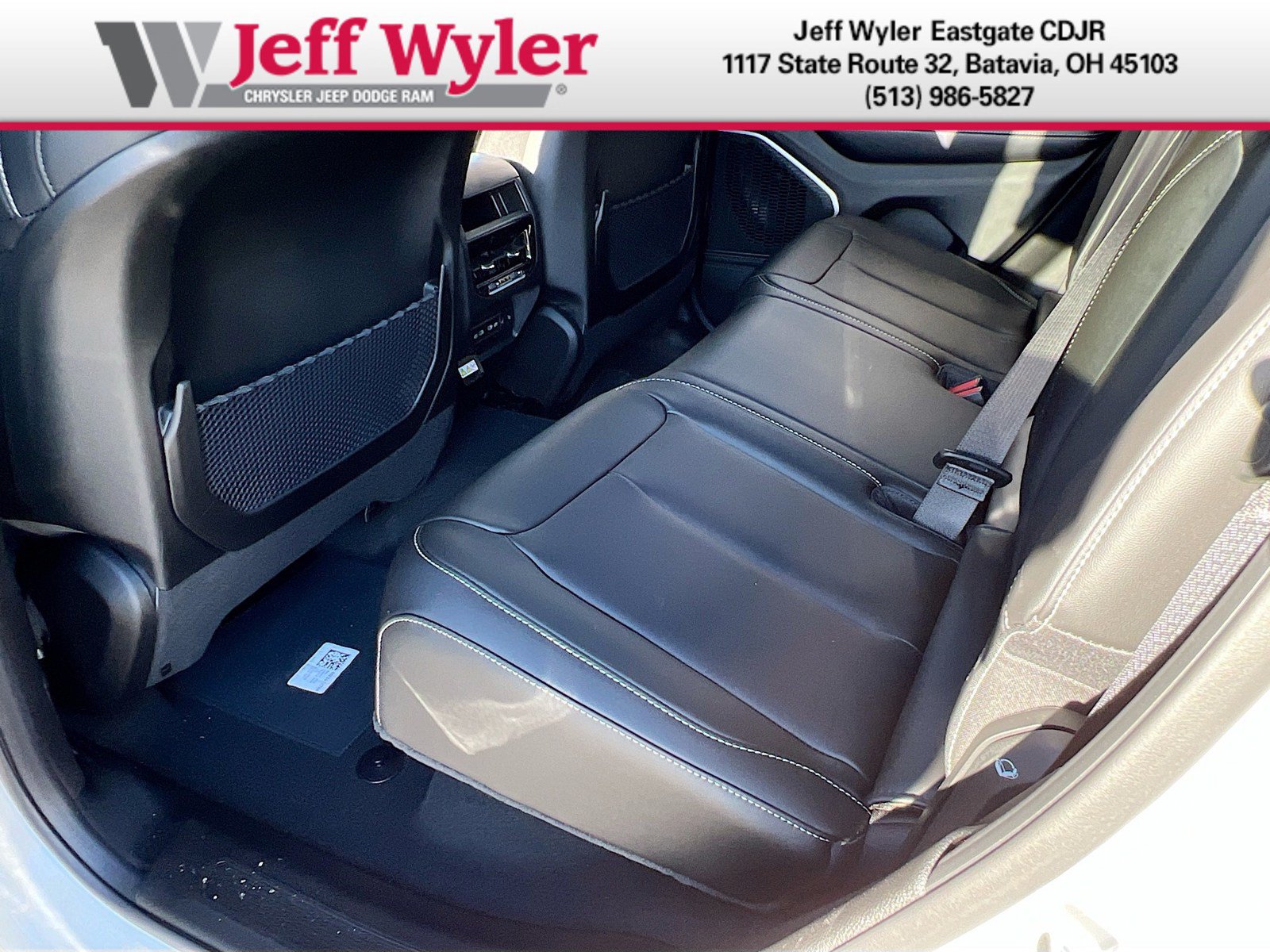 New 2026 Jeep Grand Cherokee Limited w/ Limited Altitude Package AWD/4WD image 5