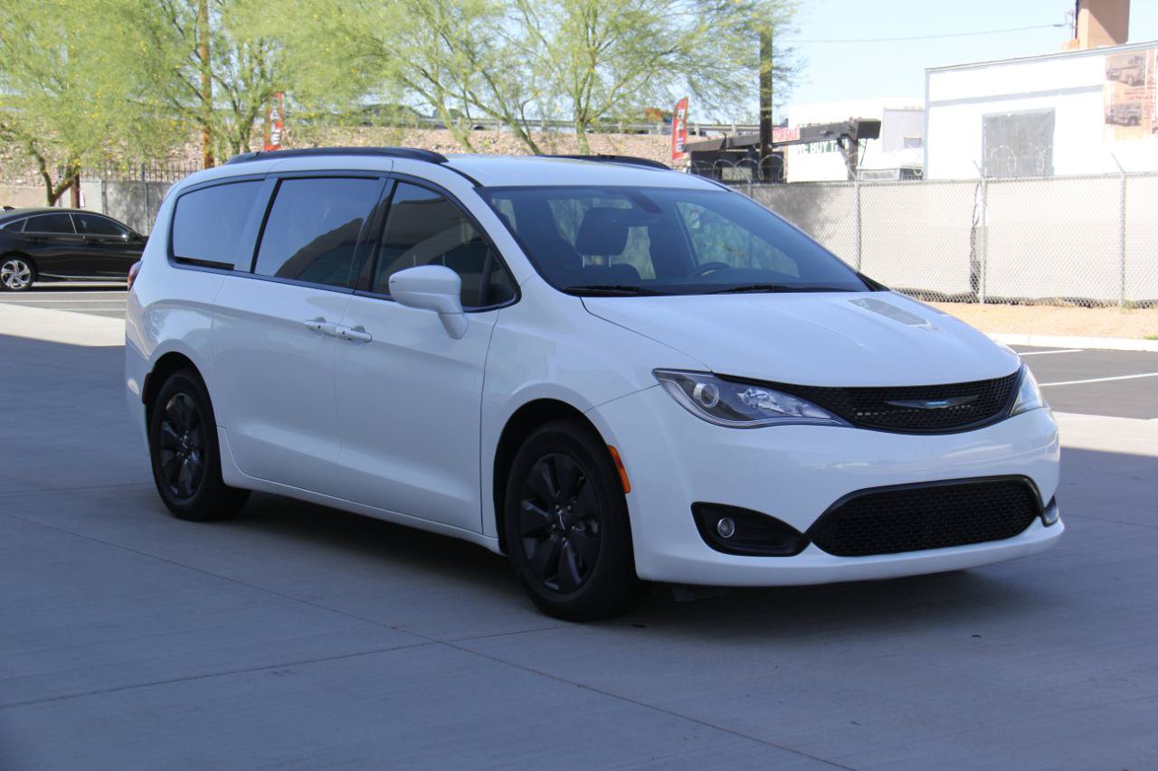 Used 2020 Chrysler Pacifica Touring-L w/ S Appearance Package FWD image 3
