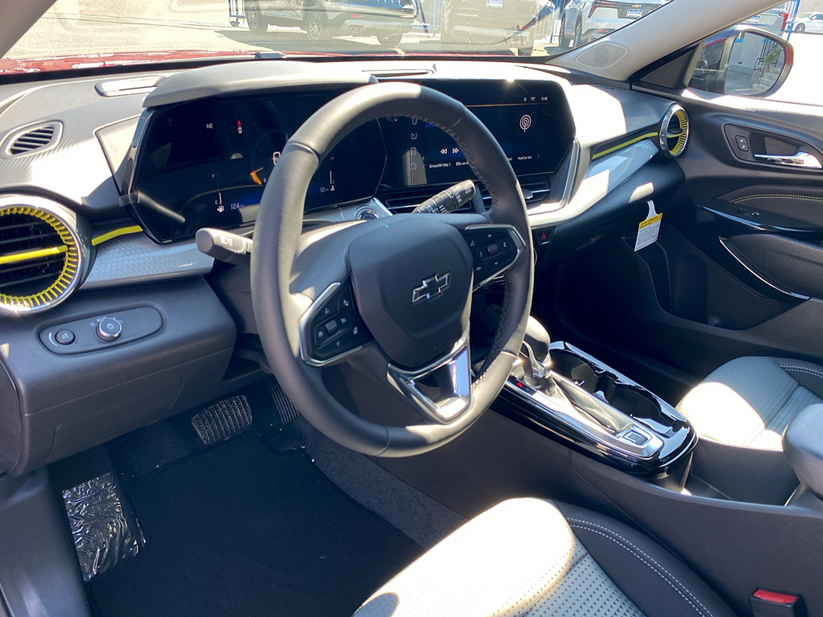 New 2026 Chevrolet Trax LT w/ Sunroof Package FWD image 27