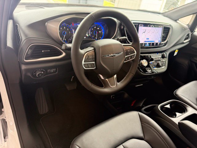 New 2026 Chrysler Pacifica Select AWD/4WD image 14