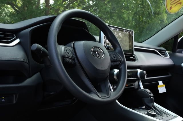 Used 2025 Toyota RAV4 XLE image 12