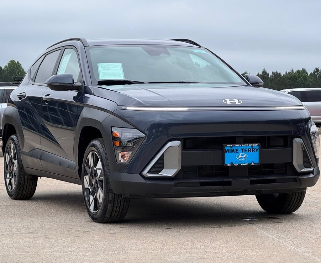 Certified 2025 Hyundai Kona SEL AWD/4WD image 9