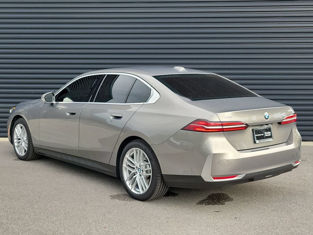 Used 2024 BMW 530i xDrive w/ Premium Package AWD/4WD image 3