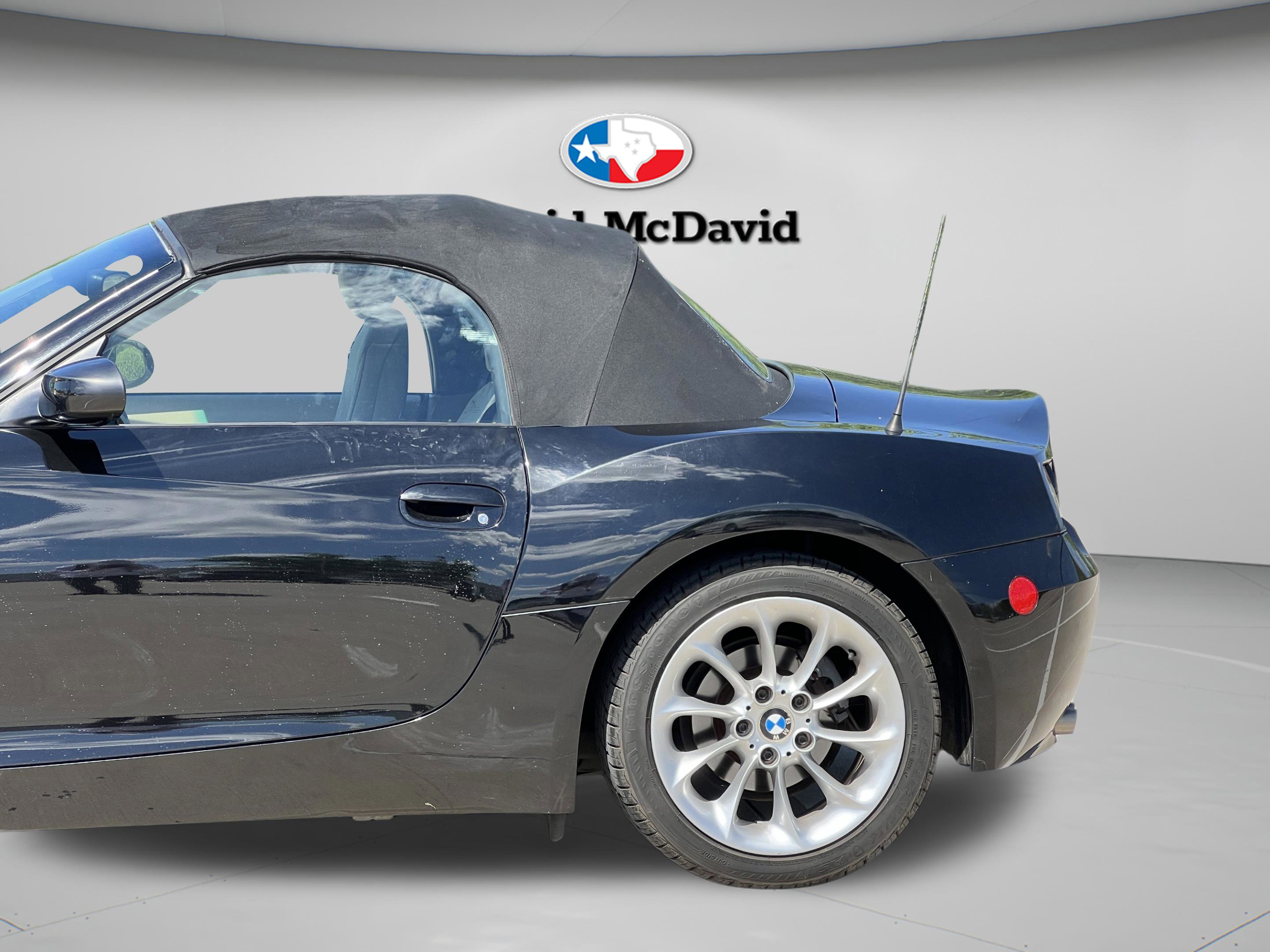 Used 2005 BMW Z4 2.5i image 26