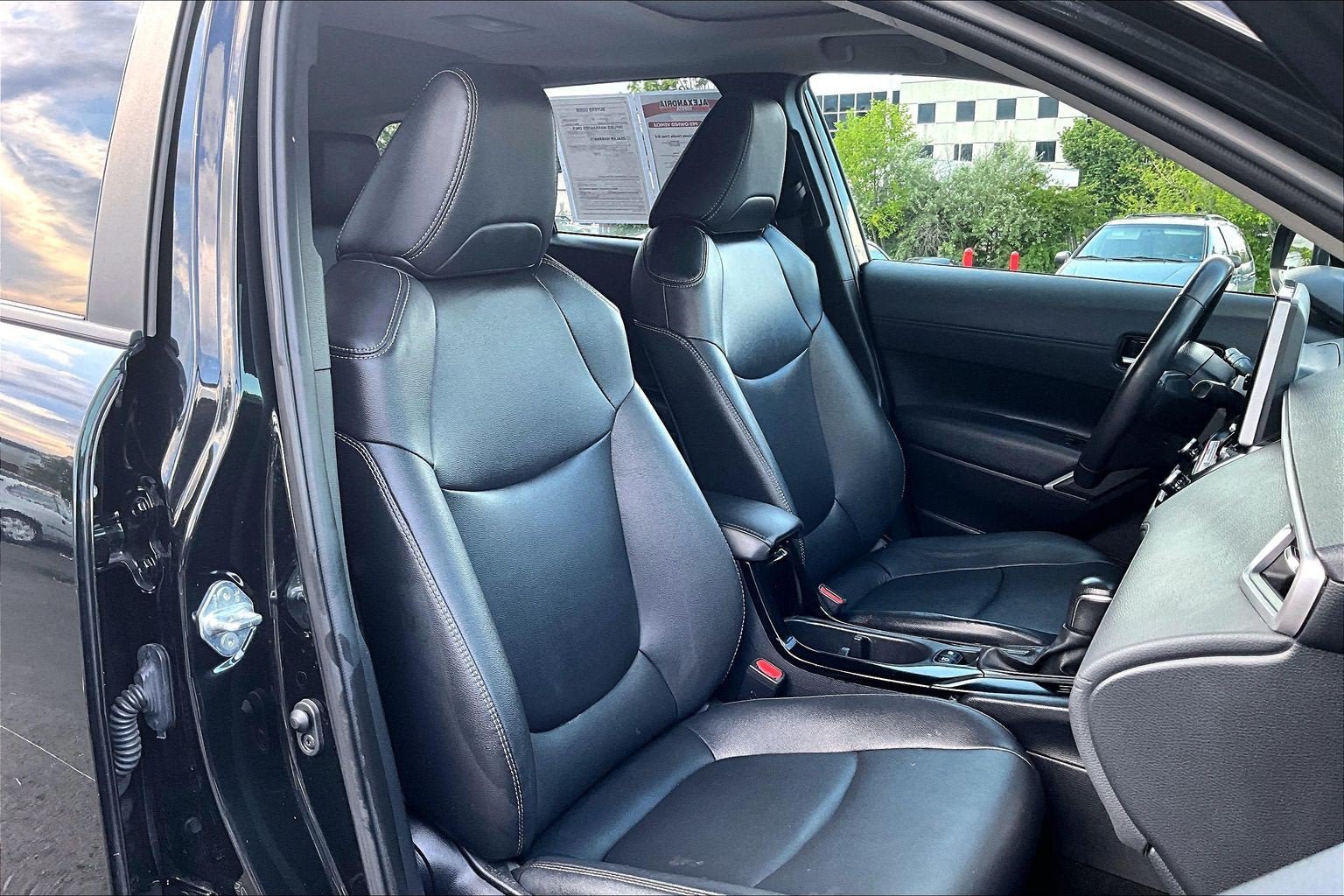 Used 2024 Toyota Corolla Cross XLE w/ Convenience Package AWD/4WD image 7