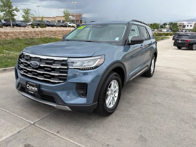 Used 2025 Ford Explorer Active AWD/4WD image 4