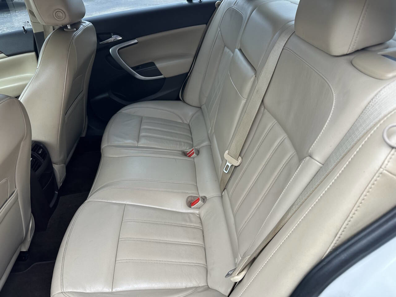 Used 2012 Buick Regal Leather FWD image 12