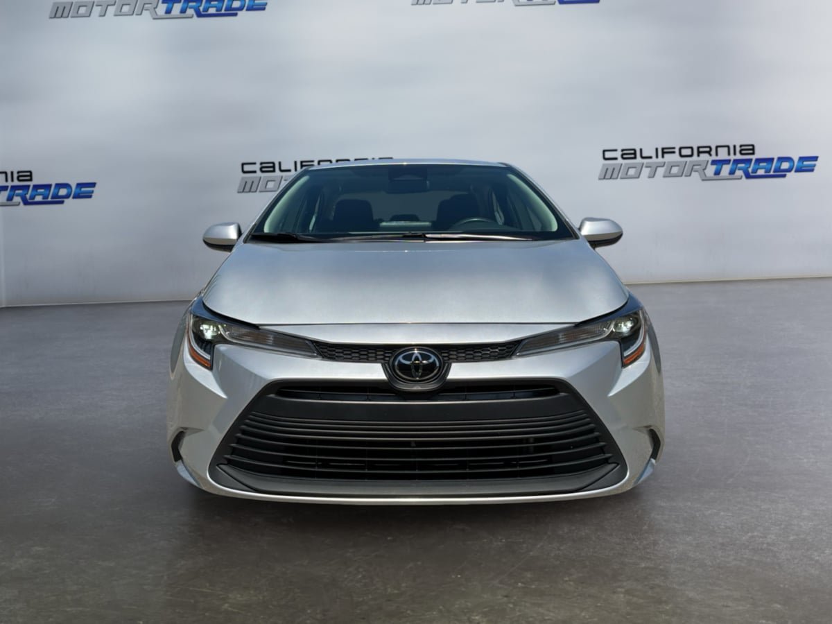 Used 2025 Toyota Corolla LE FWD image 2