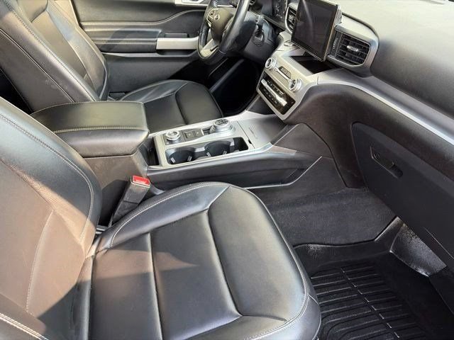 Used 2022 Ford Explorer XLT w/ Equipment Group 202A AWD/4WD image 42
