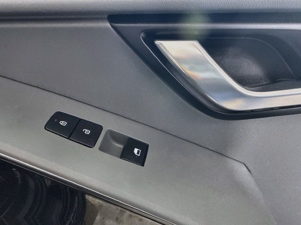 Used 2023 Kia Niro EX FWD image 30