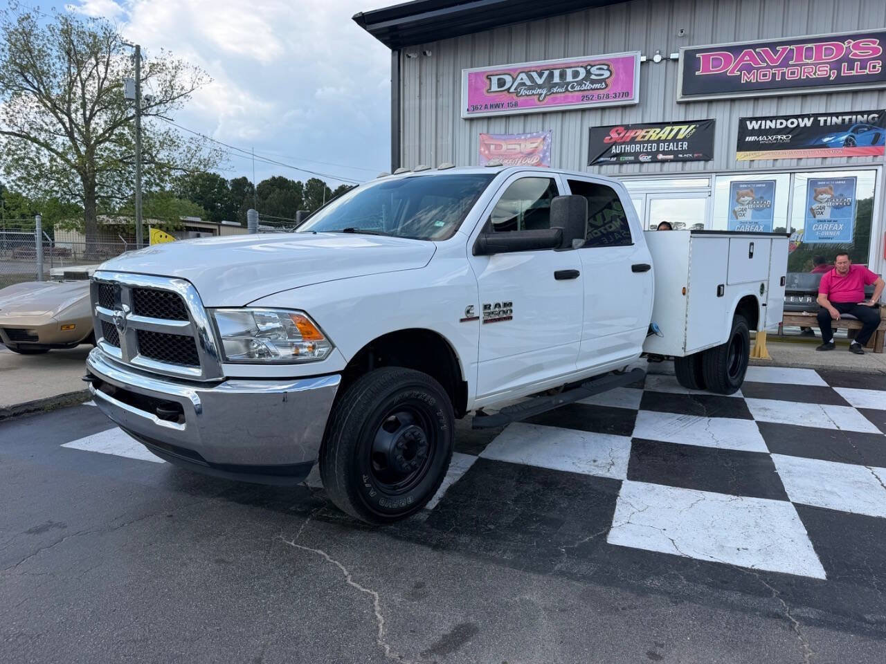 Used 2018 RAM 3500 Tradesman w/ Chrome Appearance Group AWD/4WD image 2