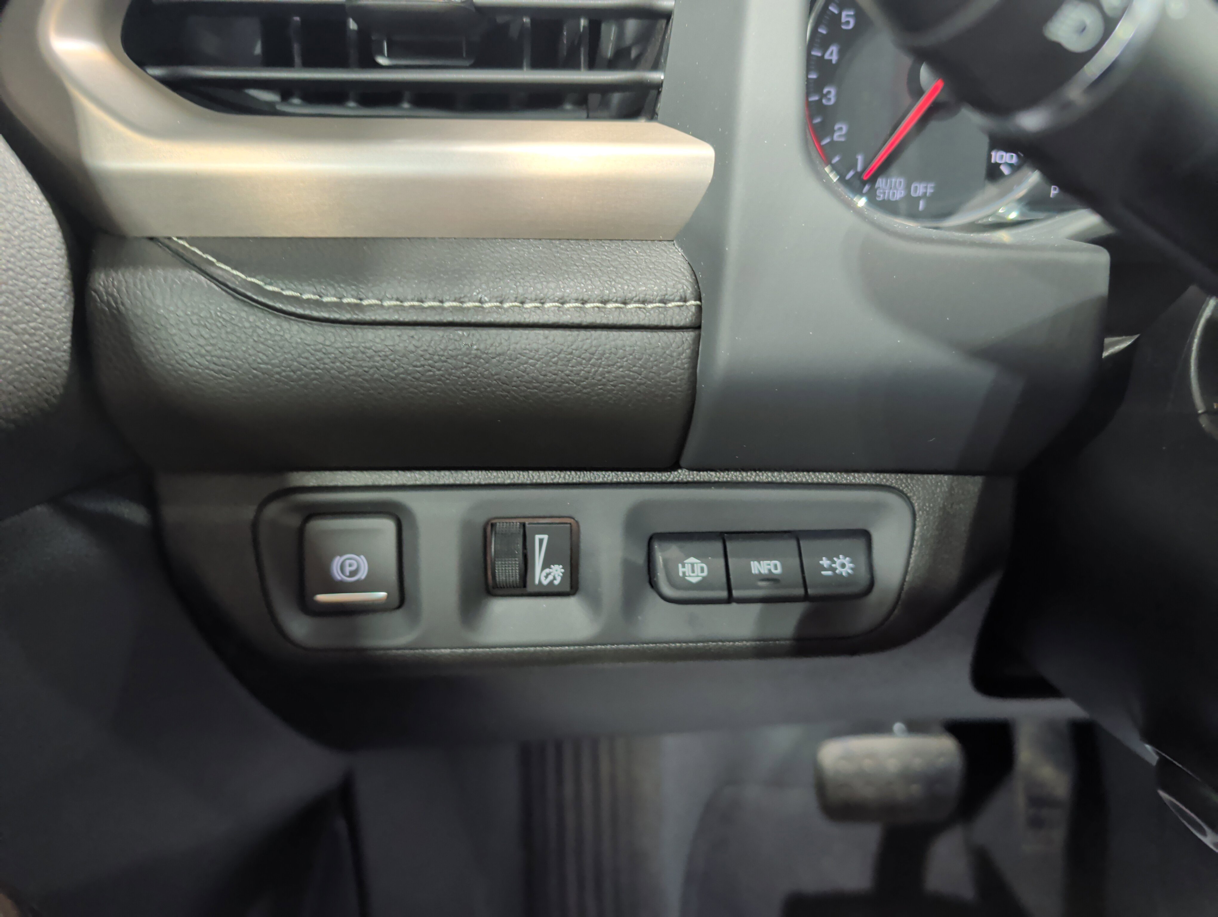 Used 2023 GMC Acadia Denali w/ Black Diamond Edition AWD/4WD image 9