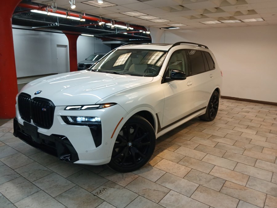 Used 2024 BMW X7 M60i w/ Executive Package image 3