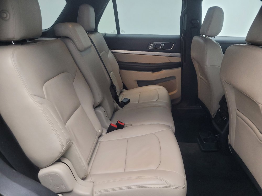 Used 2018 Ford Explorer XLT w/ Equipment Group 202A AWD/4WD image 19