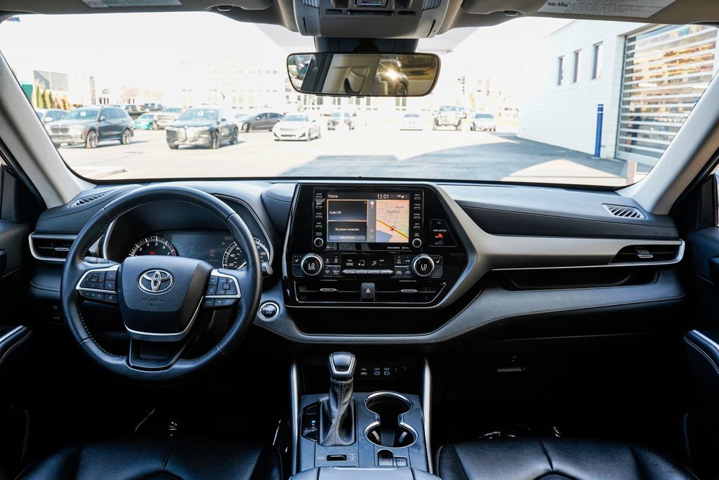 Used 2022 Toyota Highlander XLE image 11