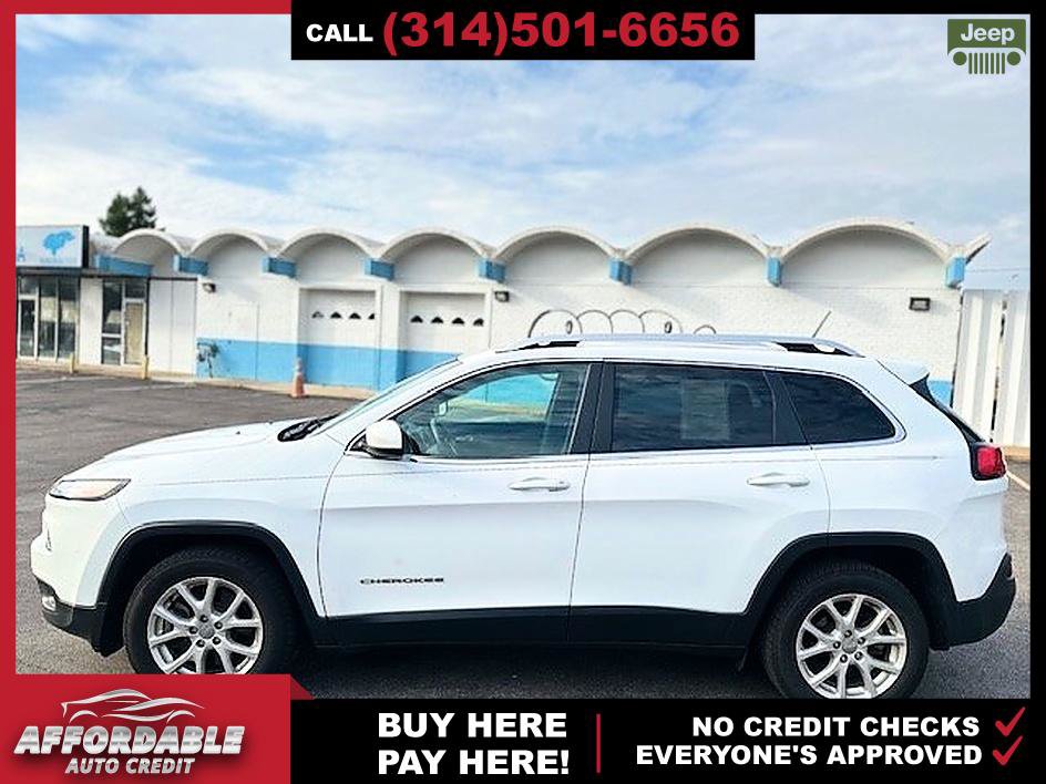 Used 2018 Jeep Cherokee Latitude FWD image 2