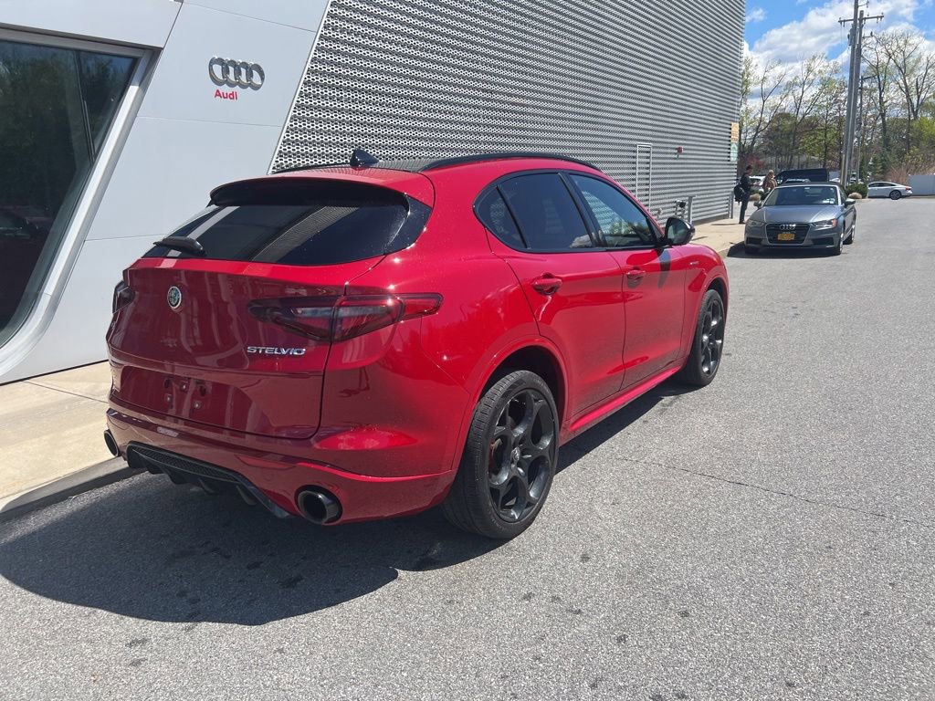 Used 2023 Alfa Romeo Stelvio Veloce AWD/4WD image 25